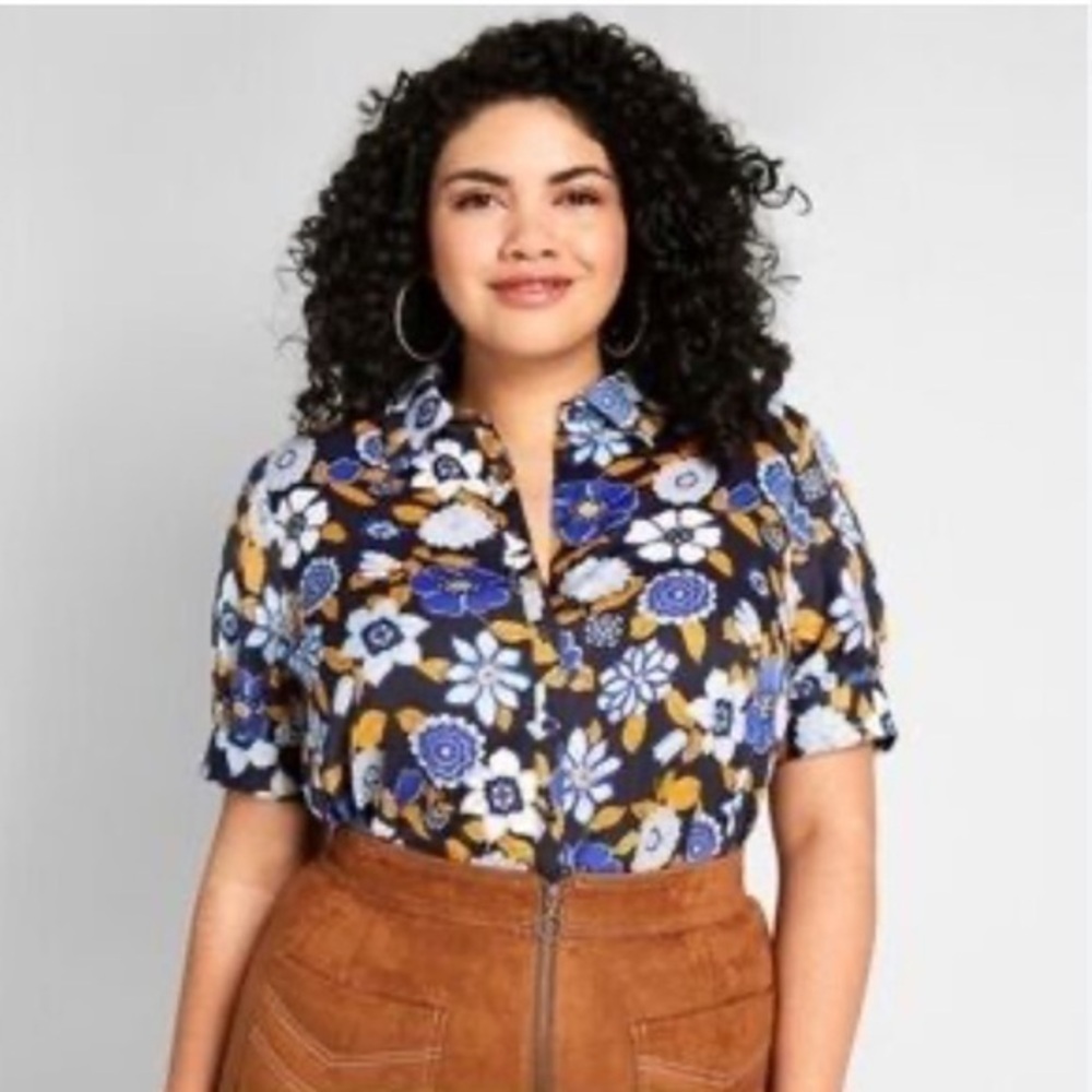 ModCloth Blue Floral Button Down Short Sleeve Button Down Top Small
